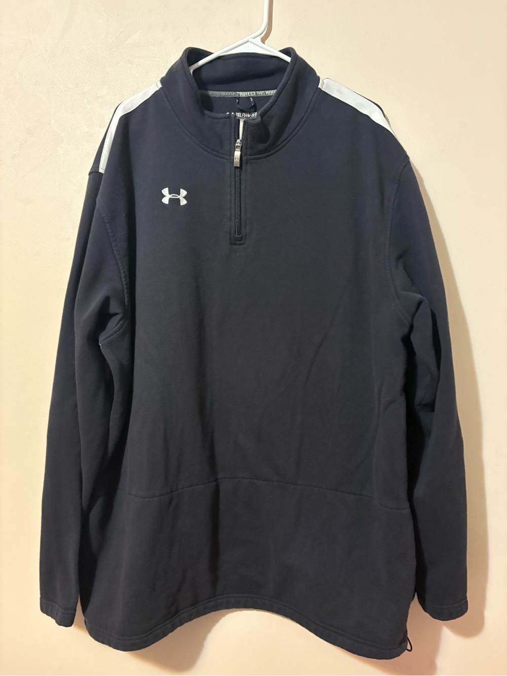 Under Armour men’s 3XL Black Half-Zip Pullover White Shoulder Stripes